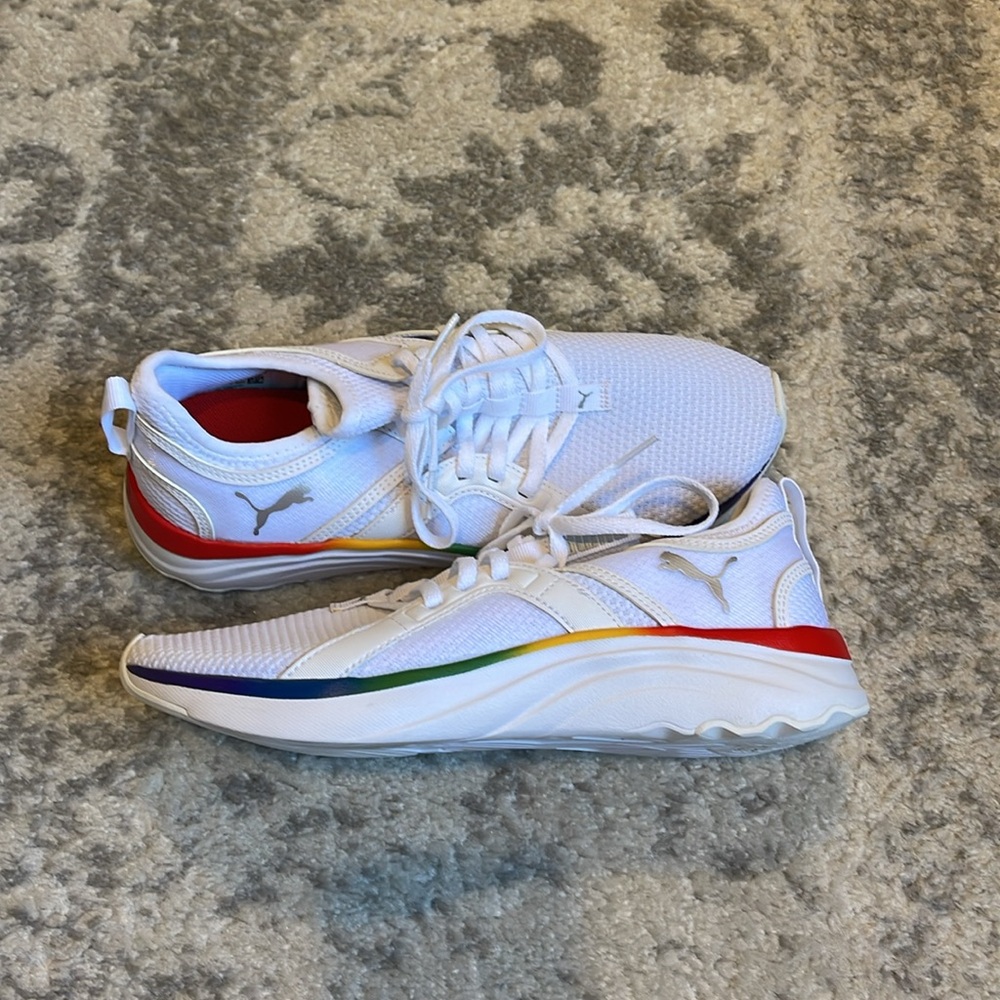 Puma 9.5 women’s multicolor sneaker NWOT